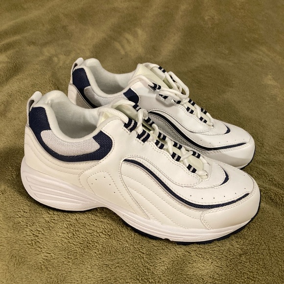 NIB Vintage Easy Spirit Katona Leather Anti Gravity Sneaker Size 8.5W - Picture 1 of 12